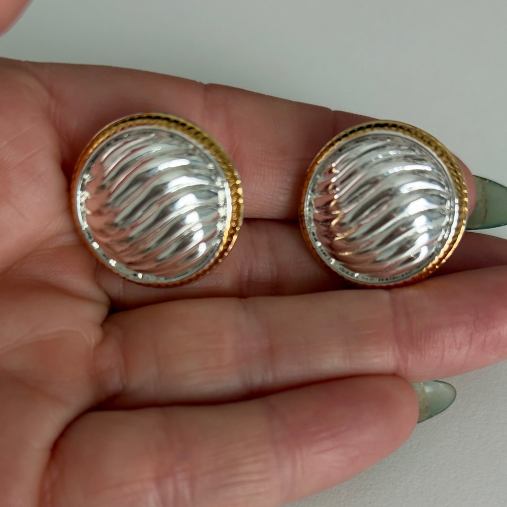 Joan Rivers Classics Collection 
Ribbed Silver and Gold  Earrings    pierced
